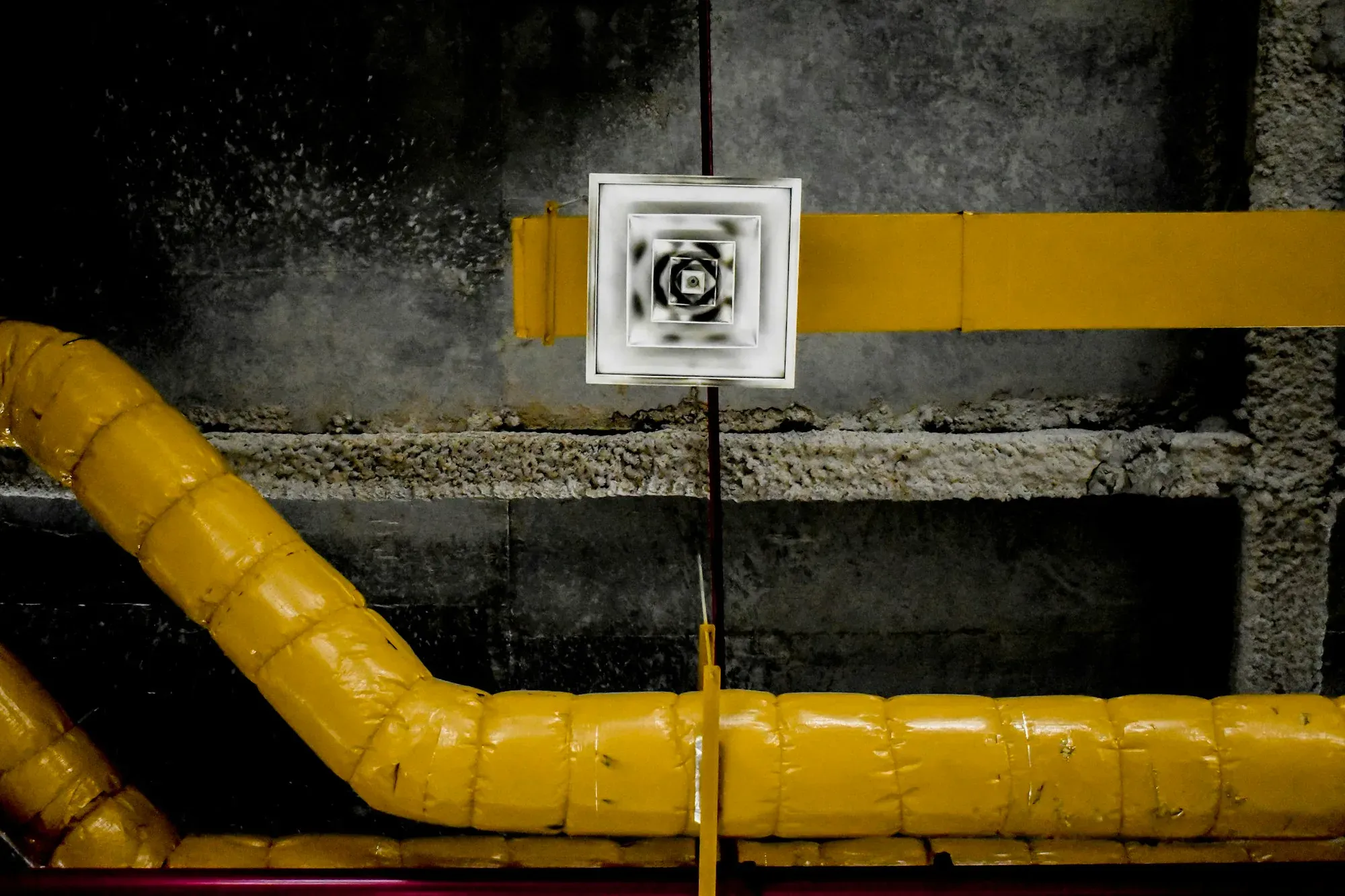 Insulated air ducts and a ceiling supply vent